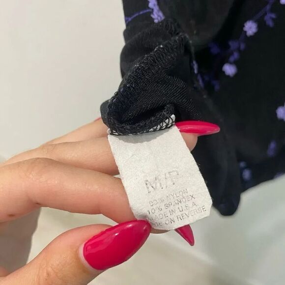 Briggs Black and Purple Floral Top Size Petite Medium - Picture 6 of 6